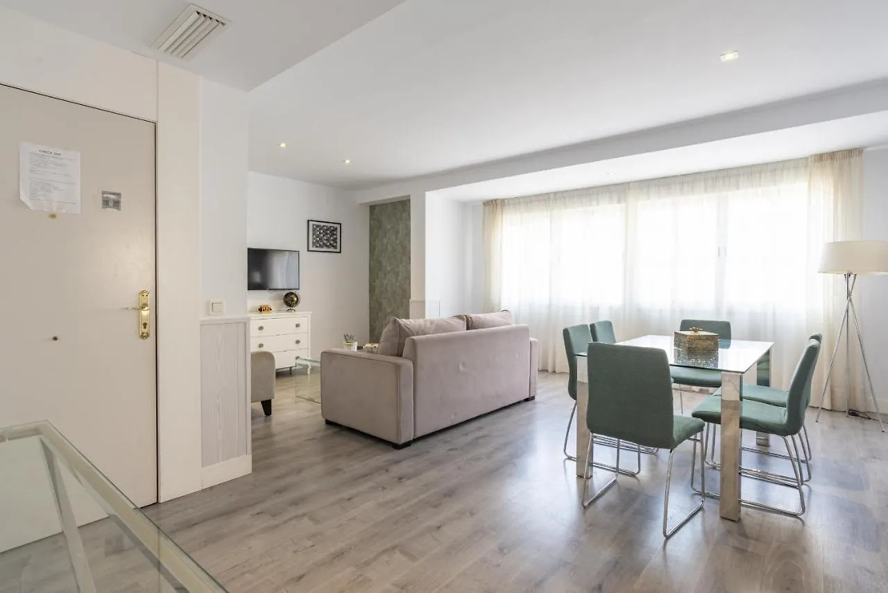 Soho Premium 4 Bedrooms Apartment مالقة 0*,  إسبانيا